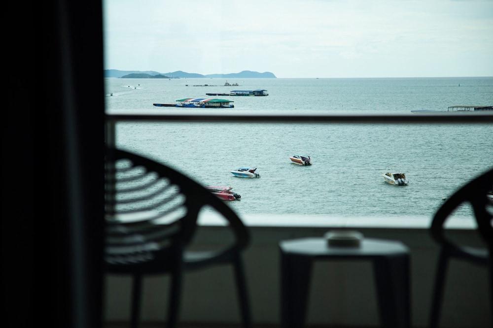 Baboona Beachfront Living Pattaya Εξωτερικό φωτογραφία